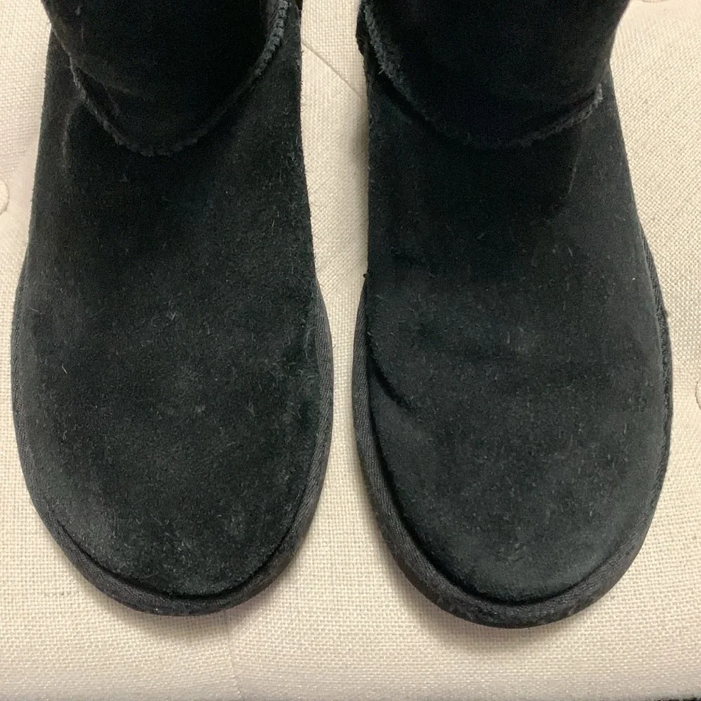 UGG WOMEN’S CLASSIC SHORT PETAL BLACK BOOTS SZ 10 WITCHY ACADEMIA ARTSY